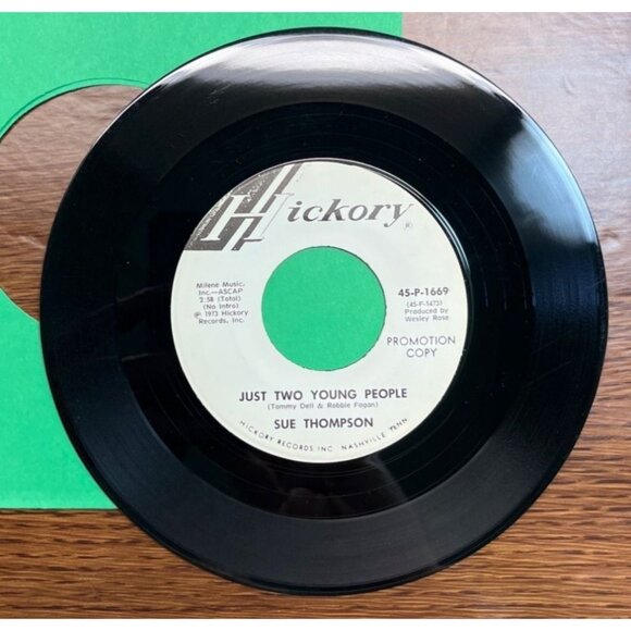 Sue Thompson How I Love Them Old Songs / Just Two Young 45 Vinyl 70s Country - Picture 6 of 6